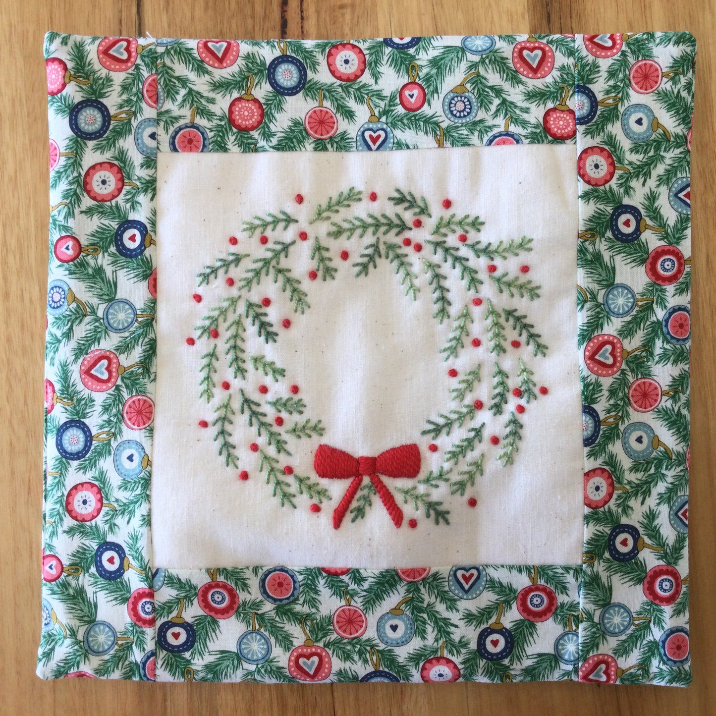 Christmas Trivett -Natural & Green